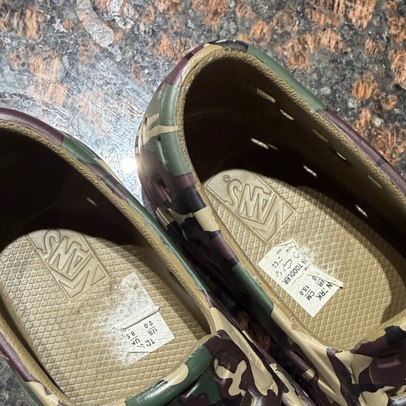 Vans Kids Camo Slip-On Shoes - Picture 3 of 5